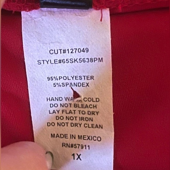 Rendezvous Women’s Twist Accent Plus Size Blouse - Picture 4 of 4